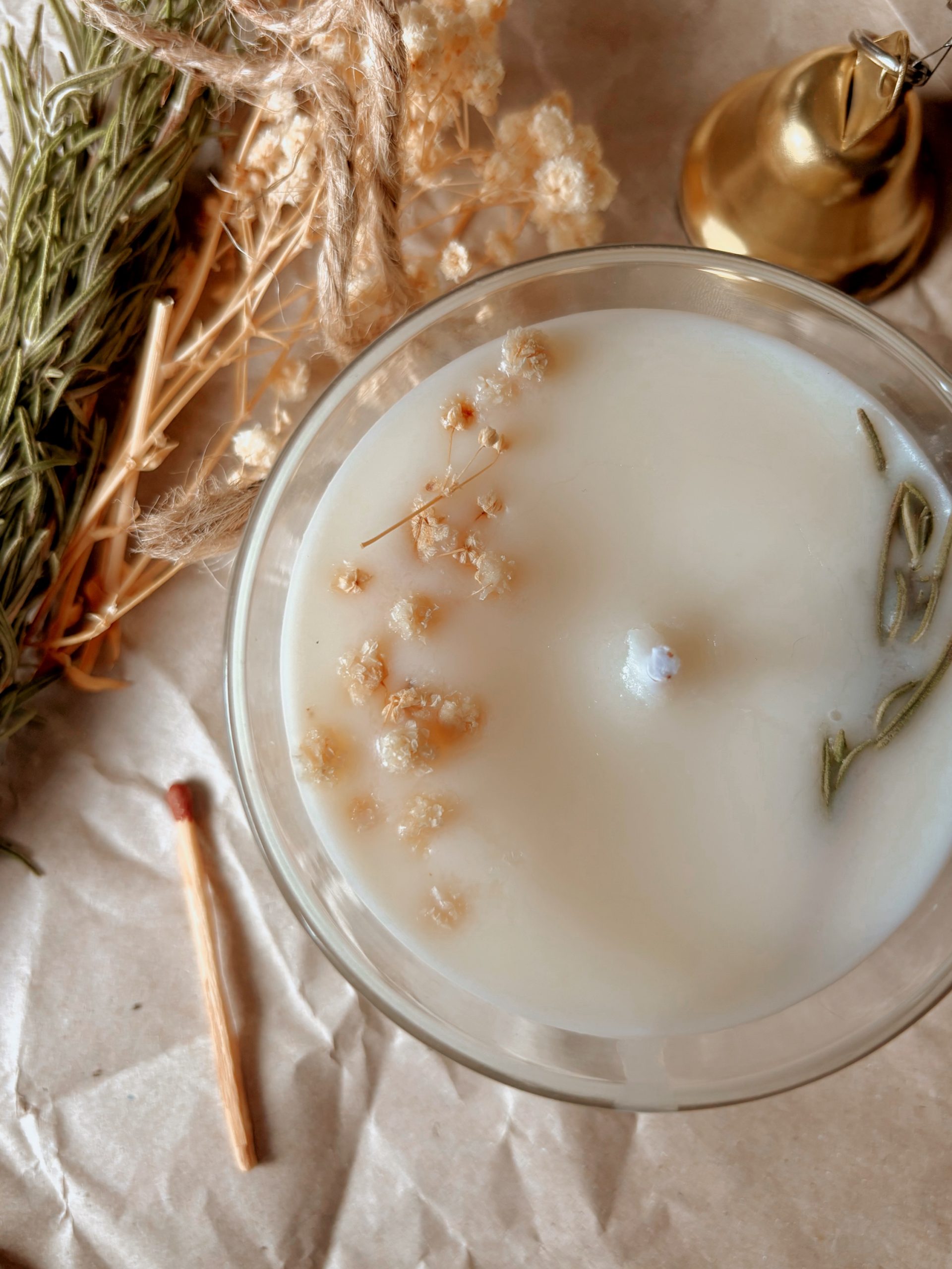 Aromaterapia con romero y sándalo: la tierra que calma