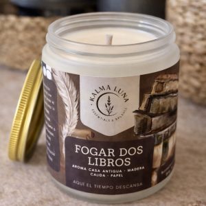 Vela Fogar dos libros - Casa antigua - Colección Raíces